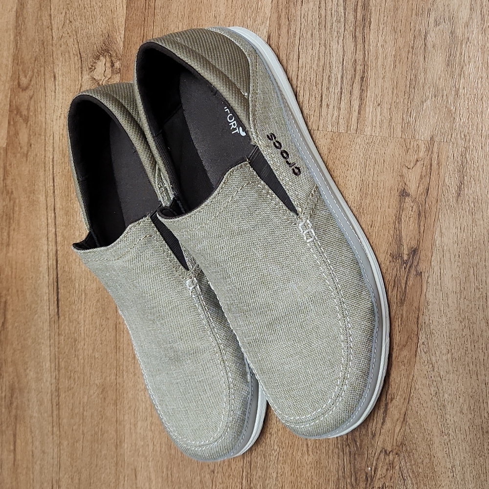 Men's dual comfort Crocs size 11